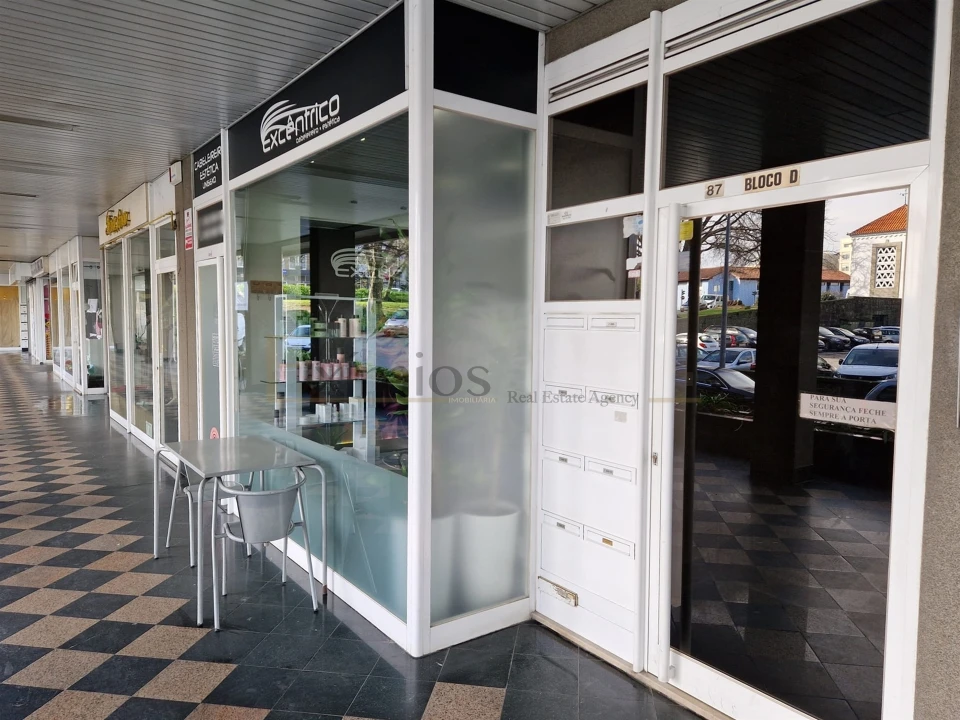 Loja para Venda em Santo Tirso, Couto (Santa Cristina e São Miguel) e Burgães Foto 5