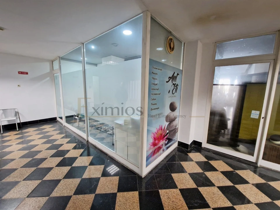 Loja para Venda em Santo Tirso, Couto (Santa Cristina e São Miguel) e Burgães Foto 2