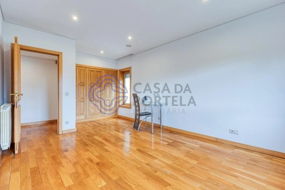 Moradia T5 para Venda em Castêlo da Maia Foto 27