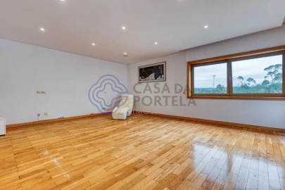 Moradia T5 para Venda em Castêlo da Maia