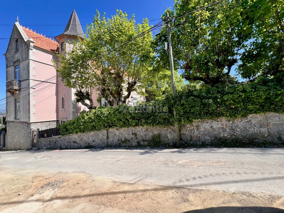 Moradia T5 para Venda em Agualva e Mira-Sintra Foto 1