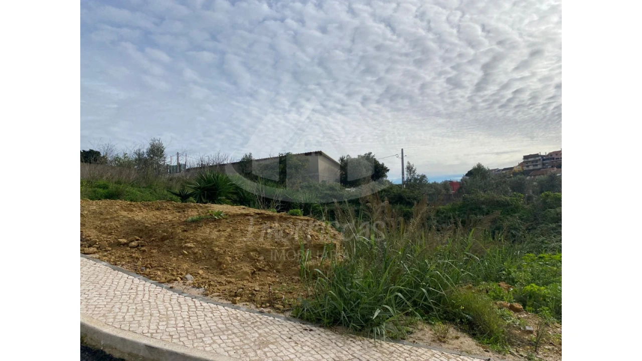 Terreno para Venda em Santo António dos Cavaleiros e Frielas Foto 3