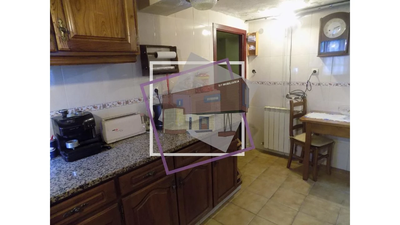 Moradia T3 para Venda em Vila e Roussas Foto 3