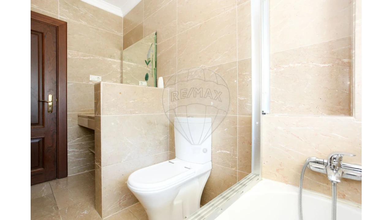 Moradia T4 para Venda em Trouxemil e Torre de Vilela Foto 9