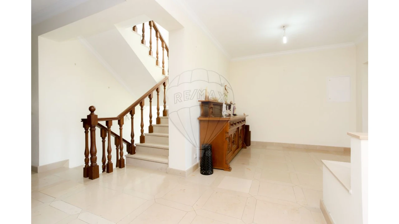 Moradia T4 para Venda em Trouxemil e Torre de Vilela Foto 5