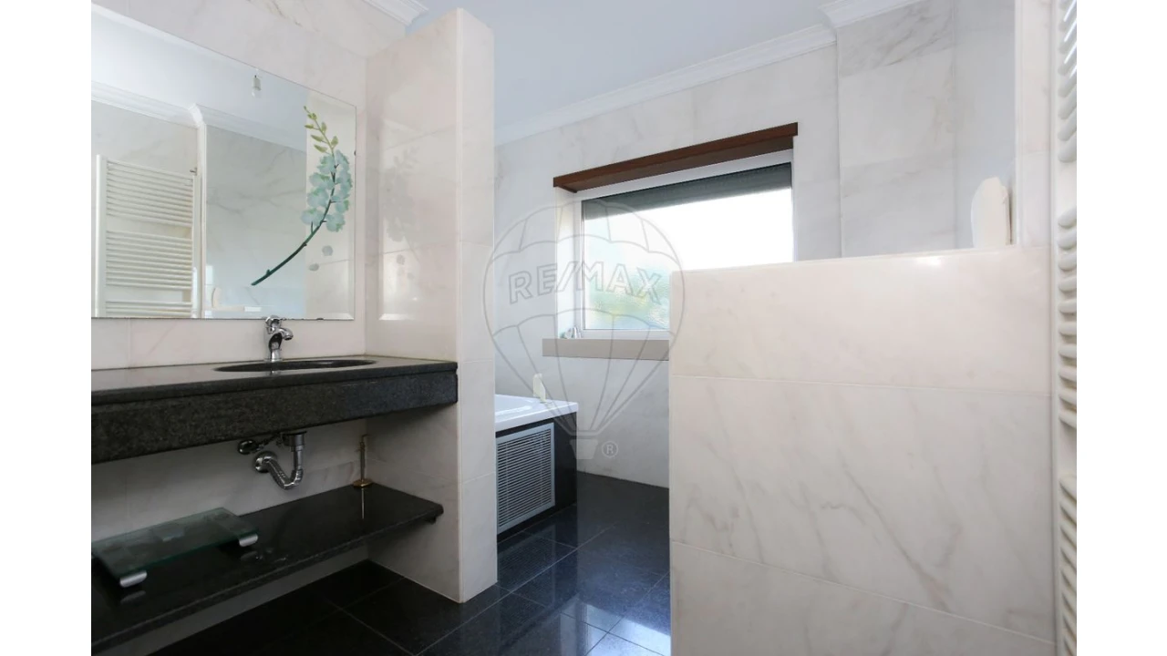 Moradia T4 para Venda em Trouxemil e Torre de Vilela Foto 14