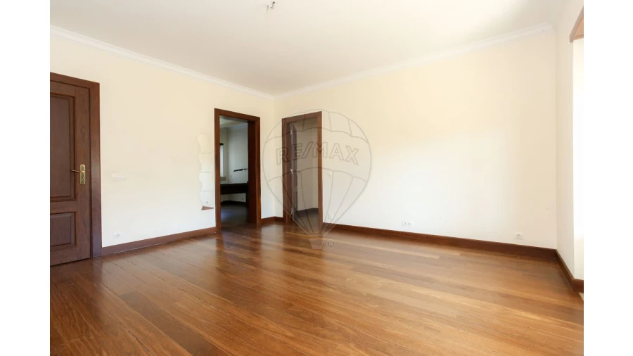 Moradia T4 para Venda em Trouxemil e Torre de Vilela Foto 19