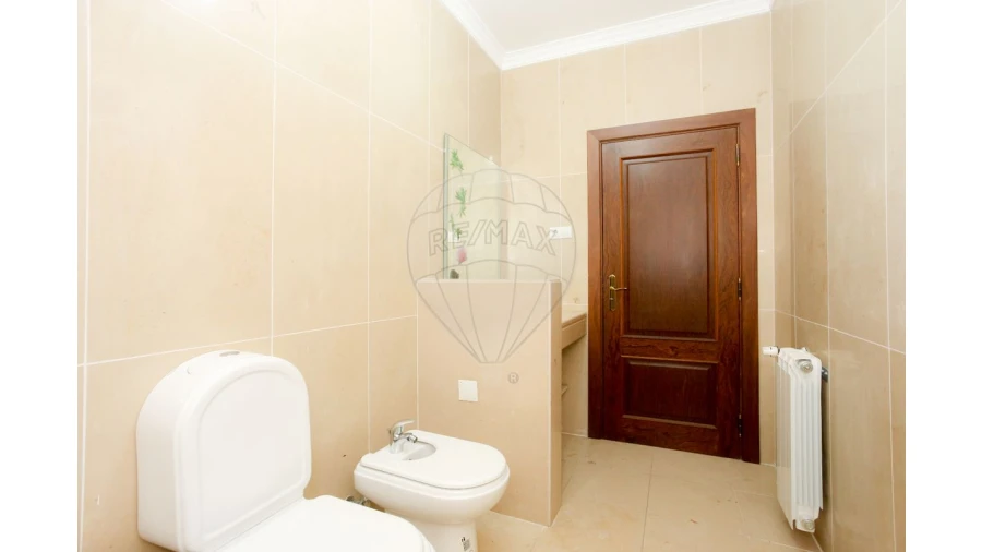 Moradia T4 para Venda em Trouxemil e Torre de Vilela Foto 38