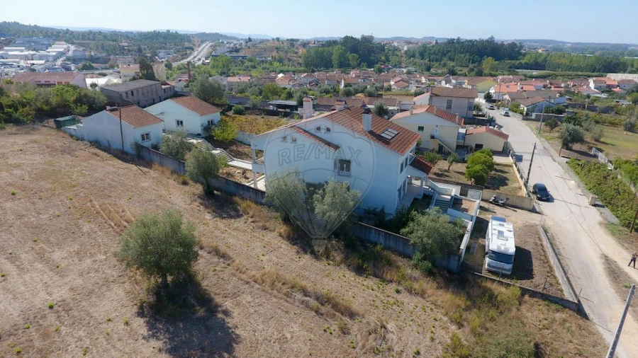 Moradia T4 para Venda em Trouxemil e Torre de Vilela Foto 43