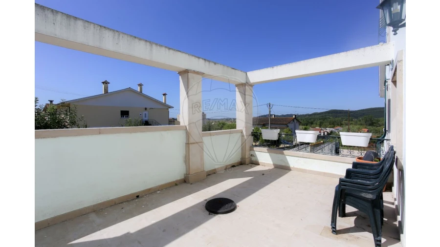 Moradia T4 para Venda em Trouxemil e Torre de Vilela Foto 16