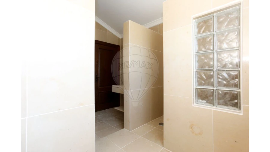 Moradia T4 para Venda em Trouxemil e Torre de Vilela Foto 33