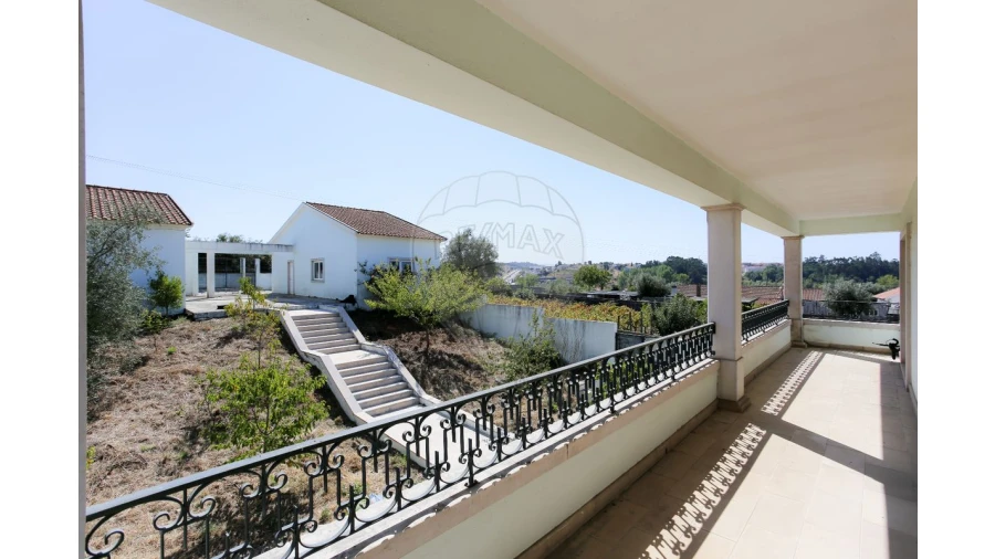 Moradia T4 para Venda em Trouxemil e Torre de Vilela Foto 26