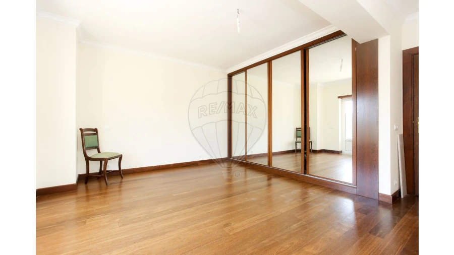 Moradia T4 para Venda em Trouxemil e Torre de Vilela Foto 23