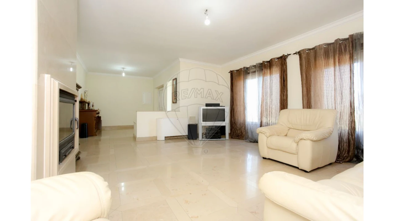 Moradia T4 para Venda em Trouxemil e Torre de Vilela Foto 6