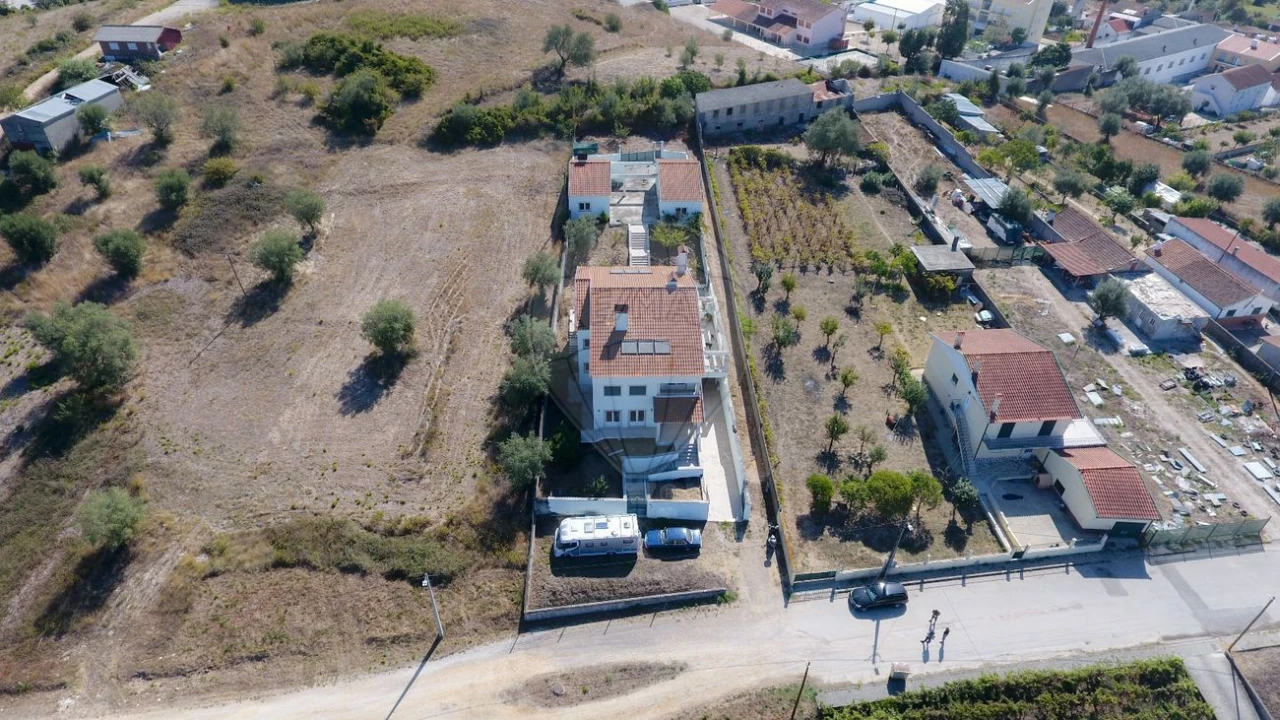 Moradia T4 para Venda em Trouxemil e Torre de Vilela Foto 2