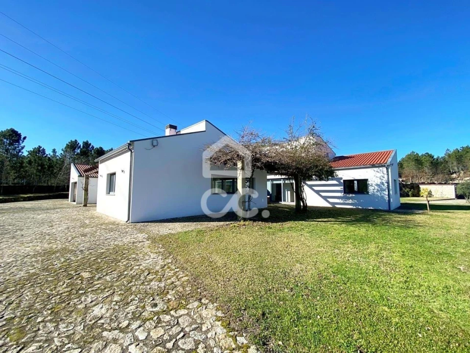 Moradia T4 para Venda em Bodiosa Foto 1