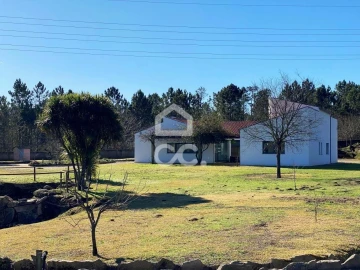 Moradia T4 para Venda em Bodiosa