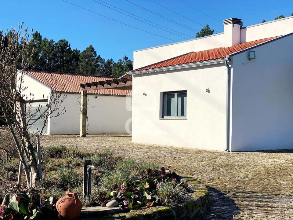 Moradia T4 para Venda em Bodiosa Foto 3