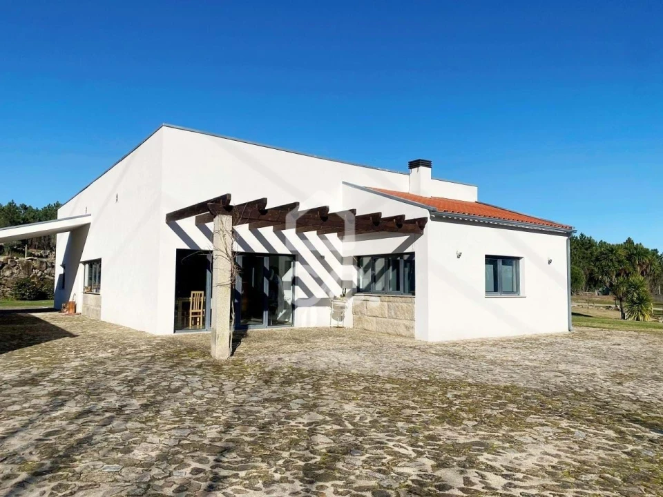Moradia T4 para Venda em Bodiosa Foto 4