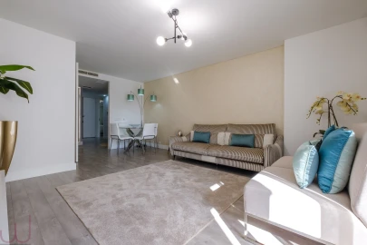 Apartamento T2 para Venda em Carcavelos e Parede