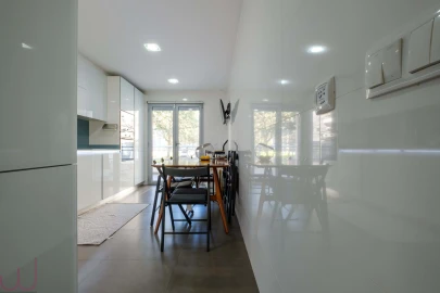 Apartamento T2 para Venda em Carcavelos e Parede