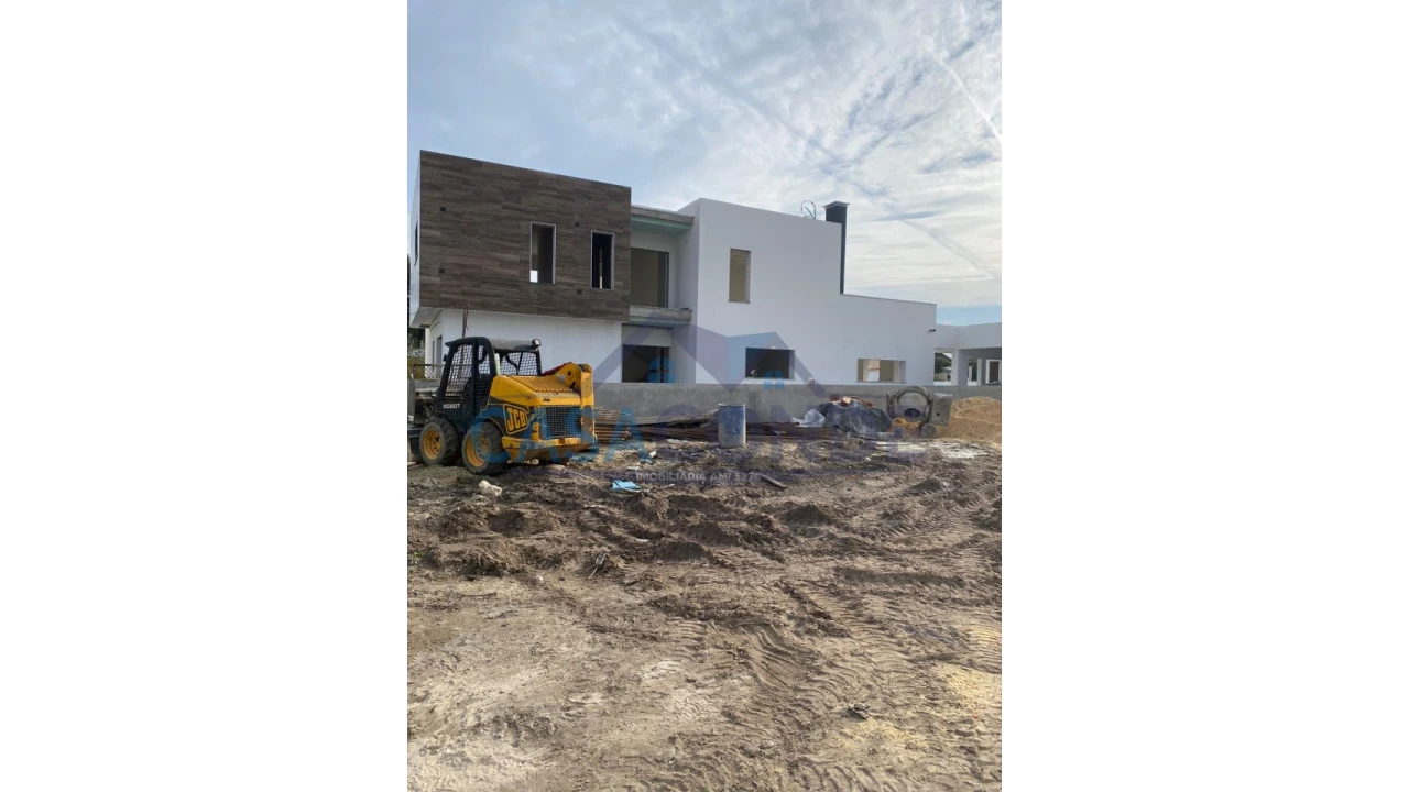Moradia T5 para Venda em Azeitão (São Lourenço e São Simão) Foto 2