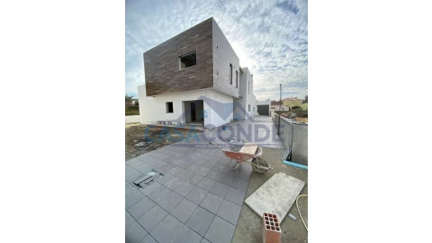 Moradia T5 para Venda em Azeitão (São Lourenço e São Simão)