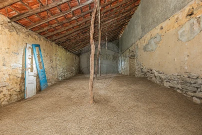 Armazém para Venda em Igreja Nova e Cheleiros