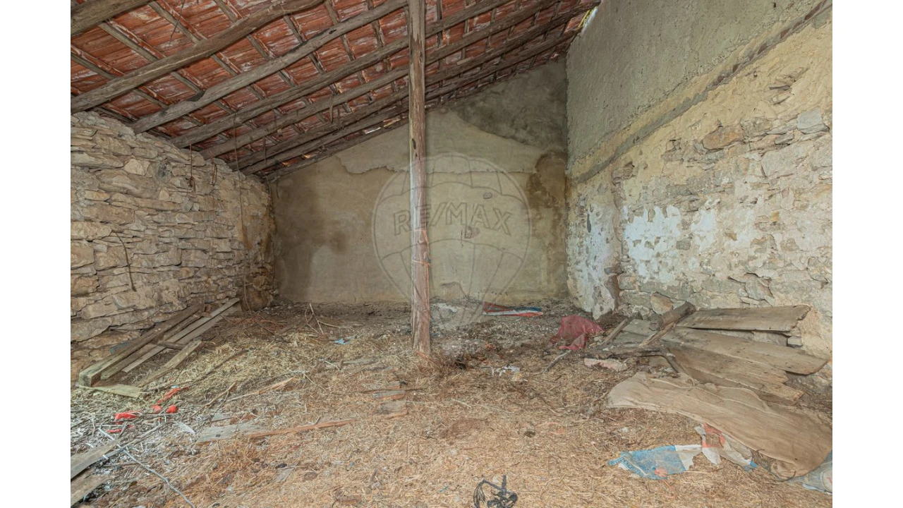 Armazém para Venda em Igreja Nova e Cheleiros Foto 7