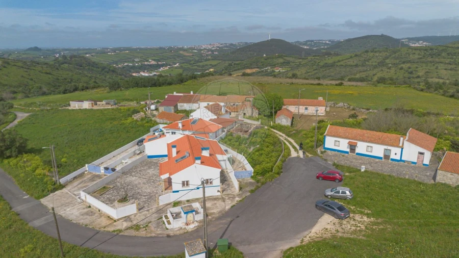 Moradia T5 para Venda em Igreja Nova e Cheleiros Foto 14