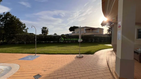 Moradia T4 para Venda em Quarteira
