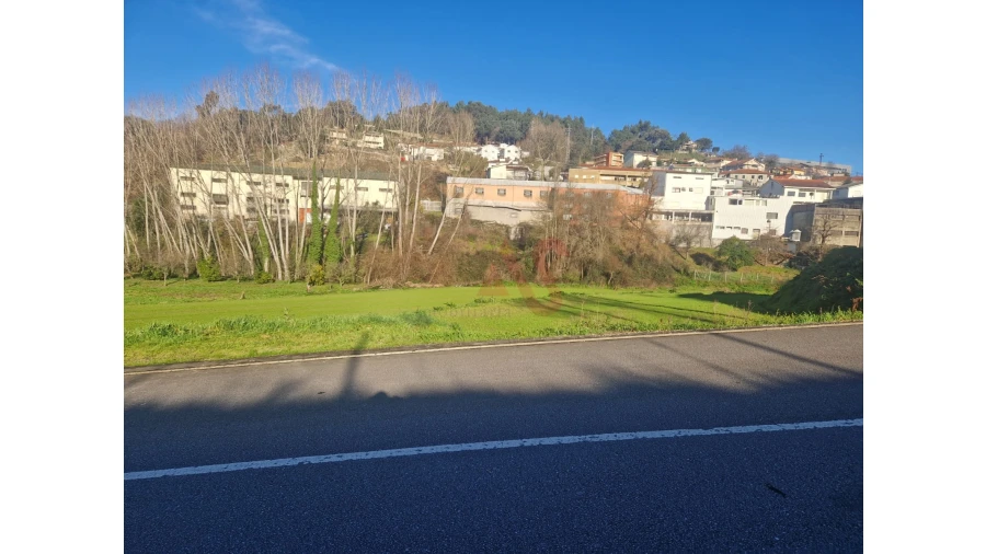 Terreno para Venda em Polvoreira Foto 1