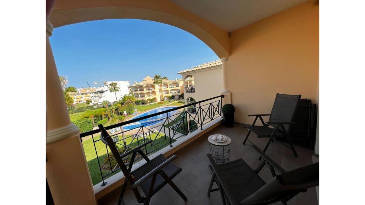 Apartamento T2 para Arrendamento férias em Quarteira Foto 2