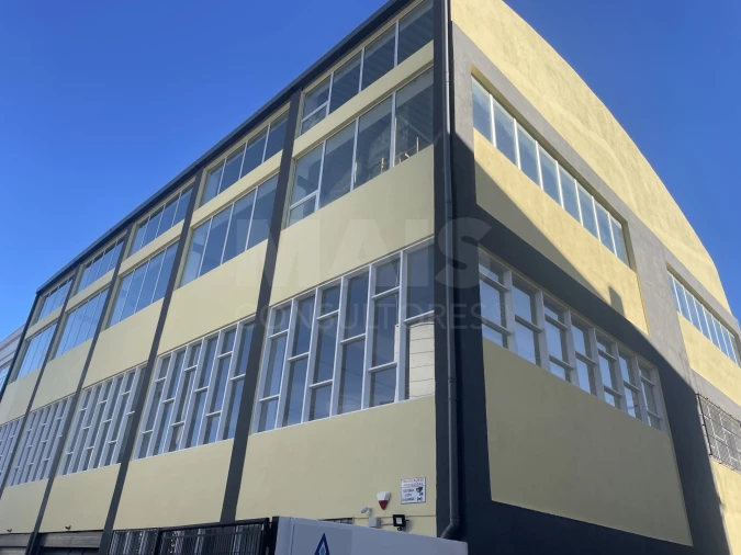 Loja para Venda em Sacavém e Prior Velho Foto 3