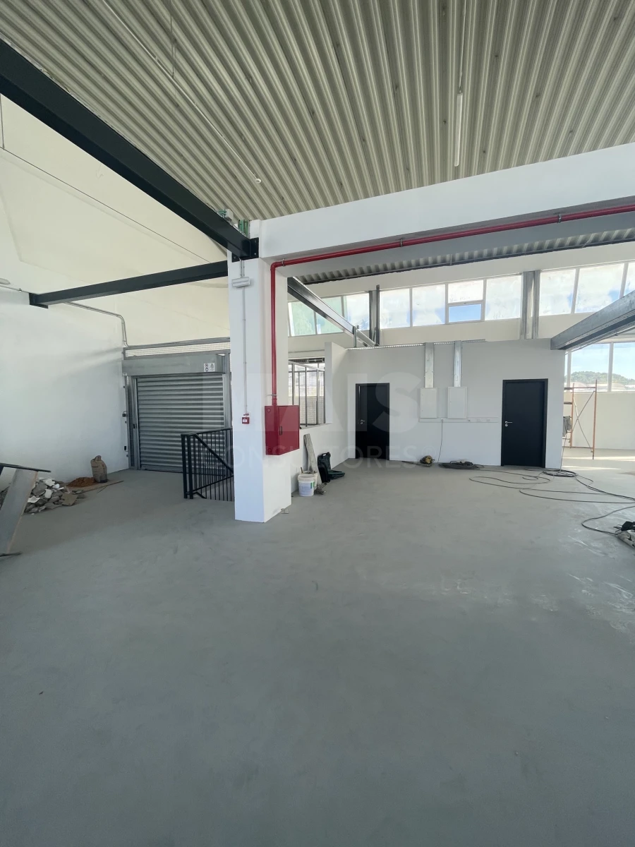 Loja para Venda em Sacavém e Prior Velho Foto 9