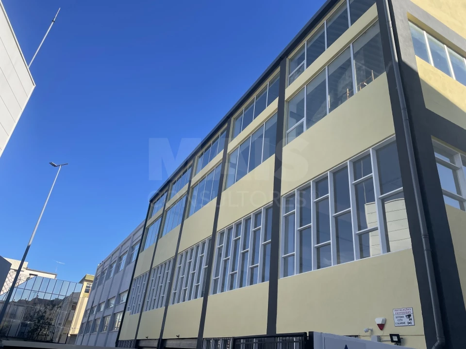 Loja para Venda em Sacavém e Prior Velho Foto 2