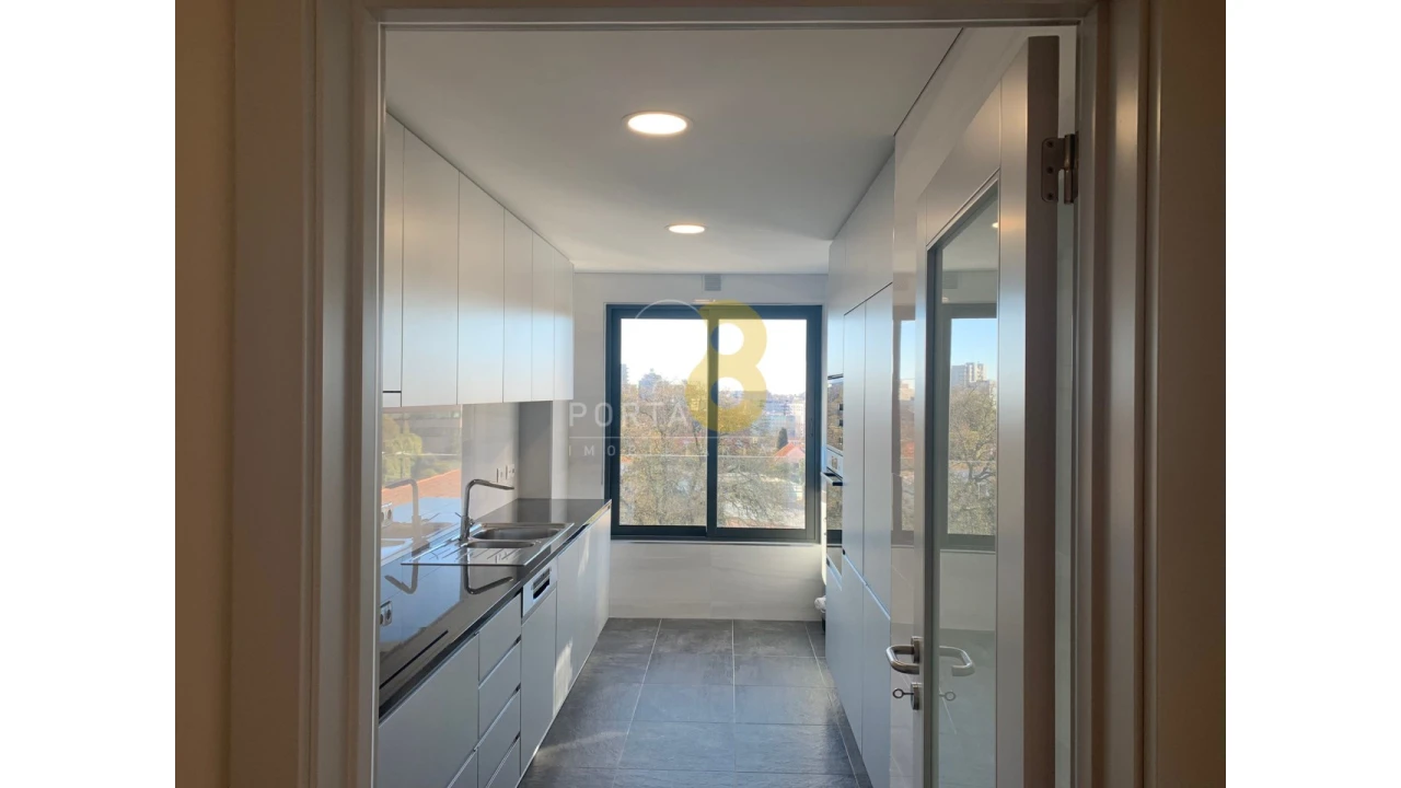 Apartamento T3 para Venda em Cedofeita, Santo Ildefonso, Sé, Miragaia, São Nicolau e Vitória Foto 1