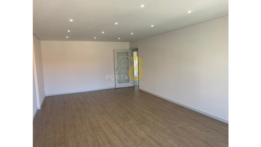 Apartamento T3 para Venda em Cedofeita, Santo Ildefonso, Sé, Miragaia, São Nicolau e Vitória Foto 6