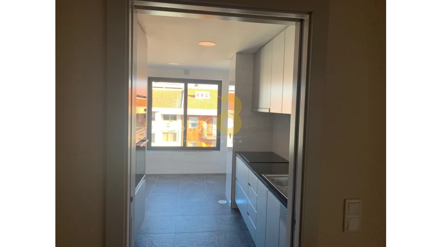 Apartamento T3 para Venda em Cedofeita, Santo Ildefonso, Sé, Miragaia, São Nicolau e Vitória Foto 2