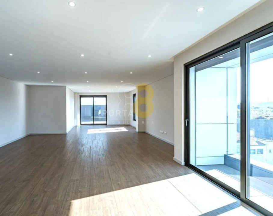 Apartamento T4 para Venda em Cedofeita, Santo Ildefonso, Sé, Miragaia, São Nicolau e Vitória Foto 4