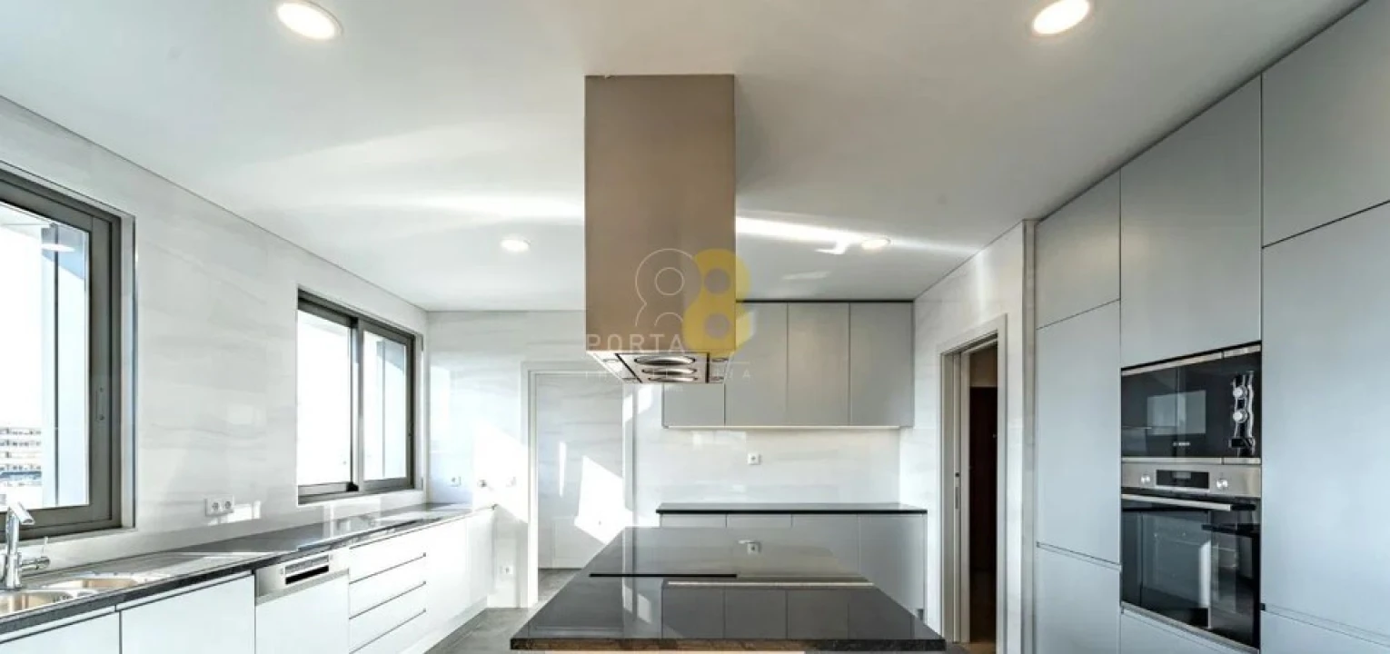 Apartamento T4 para Venda em Cedofeita, Santo Ildefonso, Sé, Miragaia, São Nicolau e Vitória Foto 9