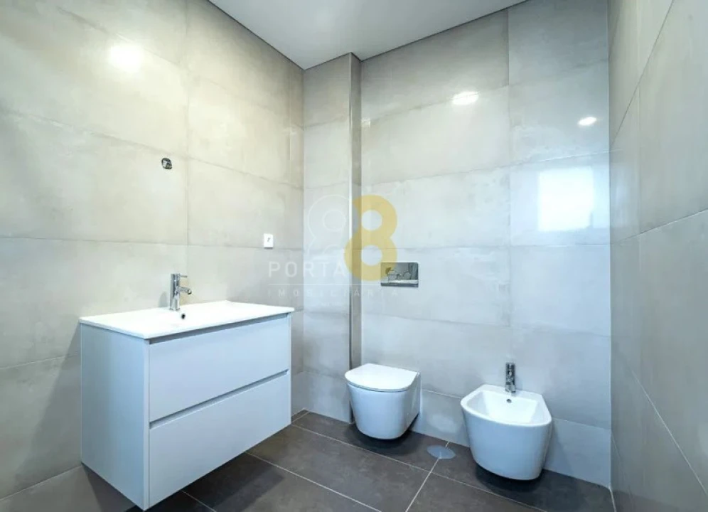 Apartamento T4 para Venda em Cedofeita, Santo Ildefonso, Sé, Miragaia, São Nicolau e Vitória Foto 19