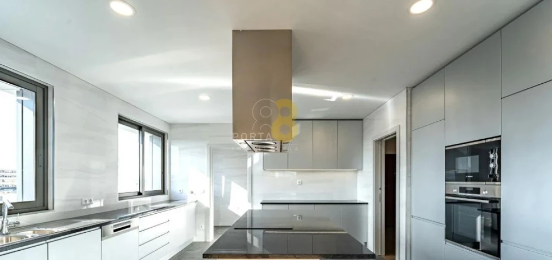 Apartamento T4 para Venda em Cedofeita, Santo Ildefonso, Sé, Miragaia, São Nicolau e Vitória Foto 9