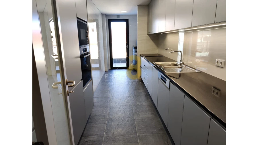 Apartamento T3 para Venda em Cedofeita, Santo Ildefonso, Sé, Miragaia, São Nicolau e Vitória Foto 3
