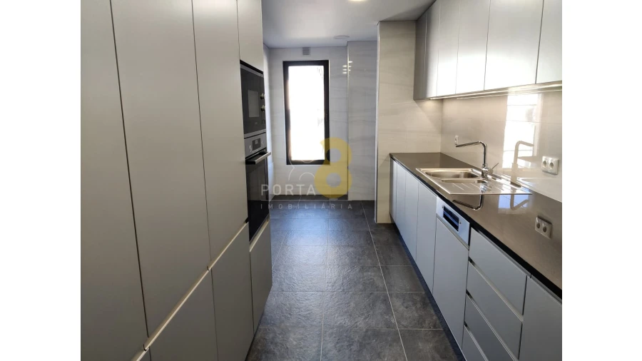 Apartamento T3 para Venda em Cedofeita, Santo Ildefonso, Sé, Miragaia, São Nicolau e Vitória Foto 4