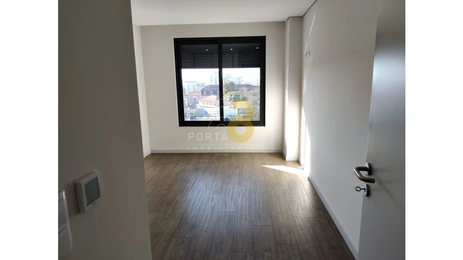 Apartamento T3 para Venda em Cedofeita, Santo Ildefonso, Sé, Miragaia, São Nicolau e Vitória Foto 17