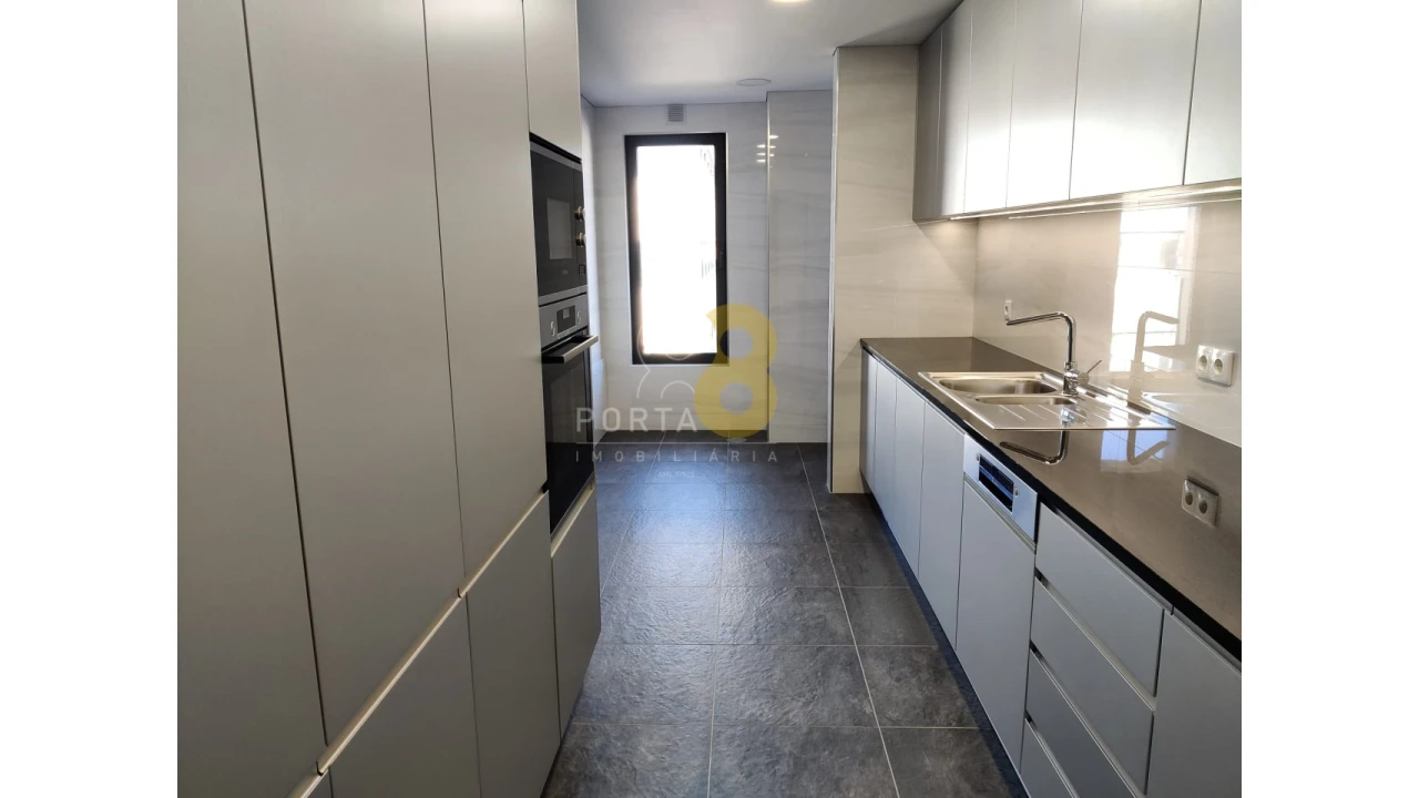 Apartamento T3 para Venda em Cedofeita, Santo Ildefonso, Sé, Miragaia, São Nicolau e Vitória Foto 4