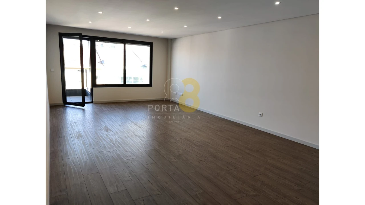 Apartamento T3 para Venda em Cedofeita, Santo Ildefonso, Sé, Miragaia, São Nicolau e Vitória Foto 3