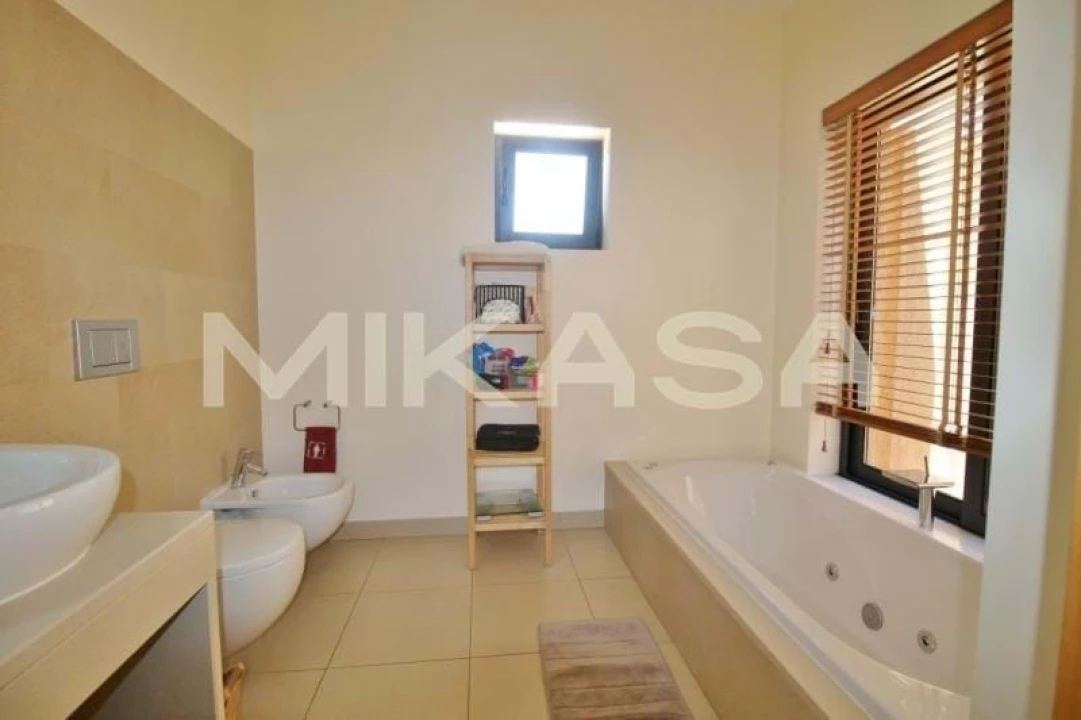 Moradia T5 para Venda em Lagos (São Sebastião e Santa Maria) Foto 4