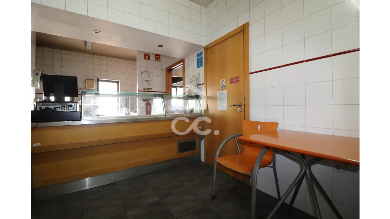 Prédio para Venda em Vila Nova de Anços Foto 7